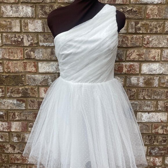 NWT Lulu's Exceptional Moments White Swiss Dot One-Shoulder Mini Dress Size S - Picture 7 of 11